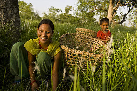 Nepal, giovani donne nei campi
© Simon de Trey / WWF UK rel=